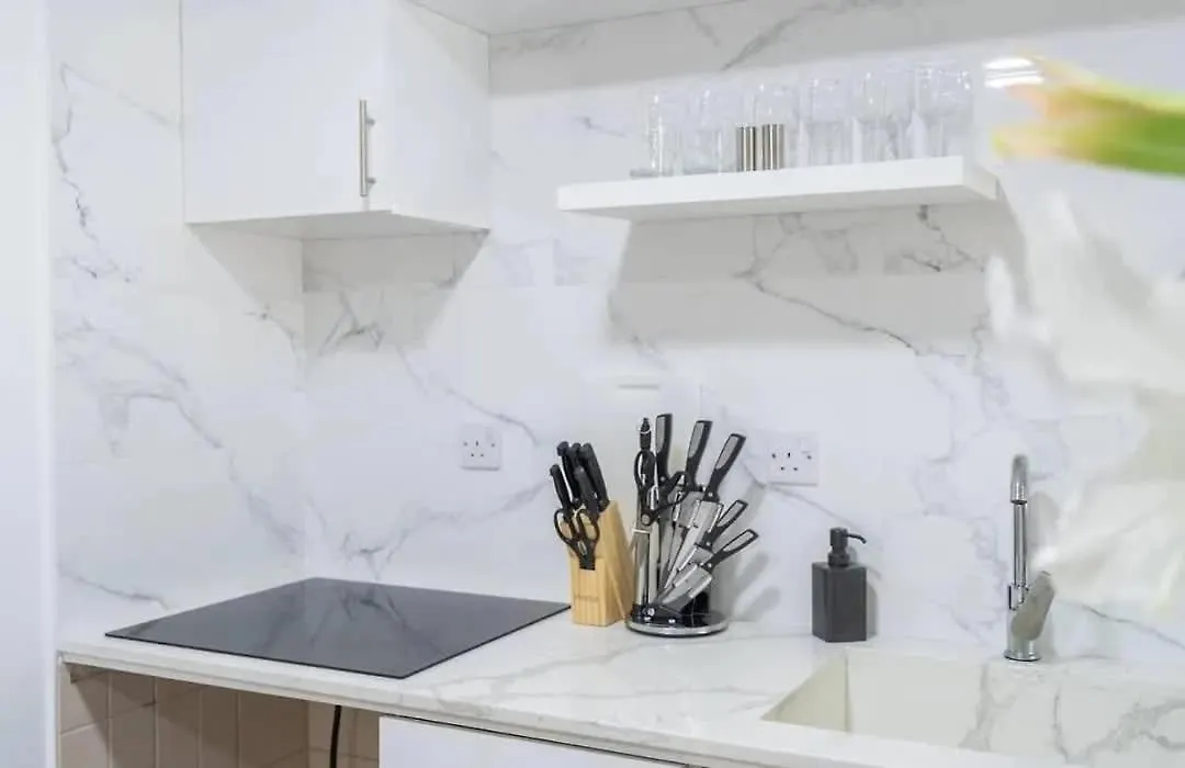 Stunning 2 Bed Great Metro Access Apartamento Dubai 0*,  Emirados Árabes Unidos