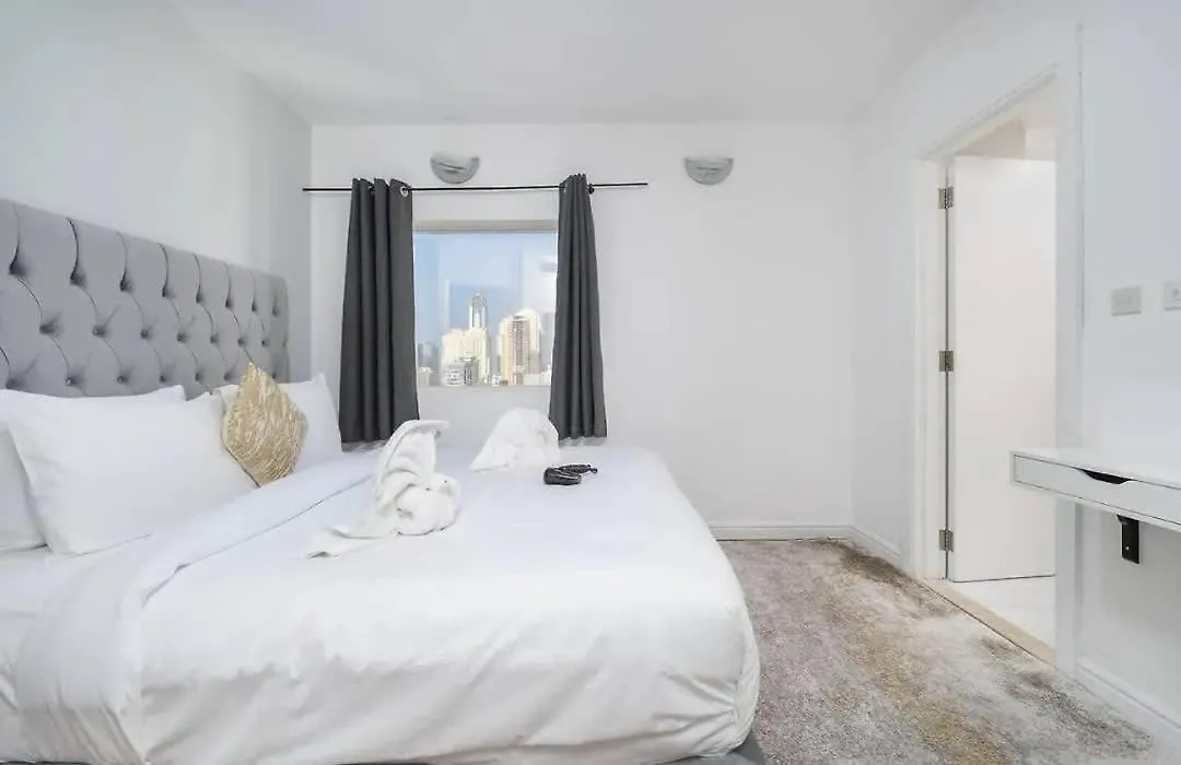 Stunning 2 Bed Great Metro Access Apartamento Dubai