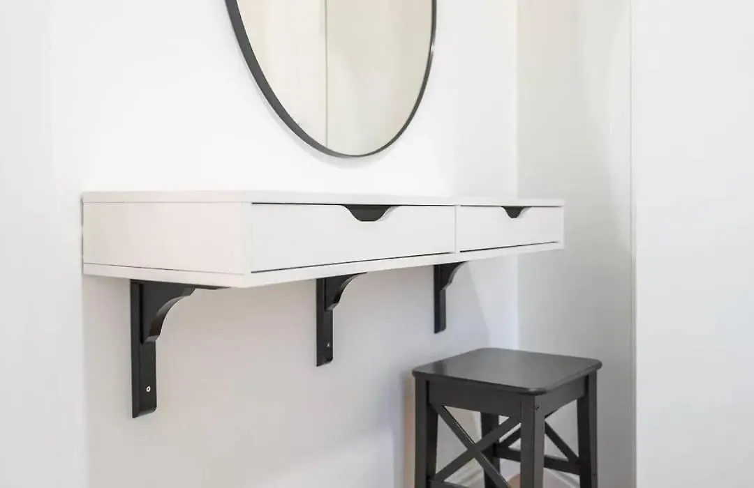 Stunning 2 Bed Great Metro Access Apartamento Dubai