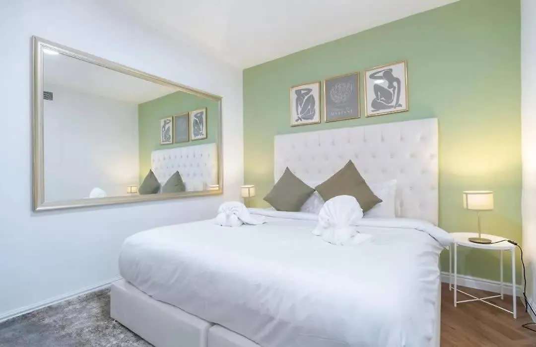 Stunning 2 Bed Great Metro Access Apartamento Dubai