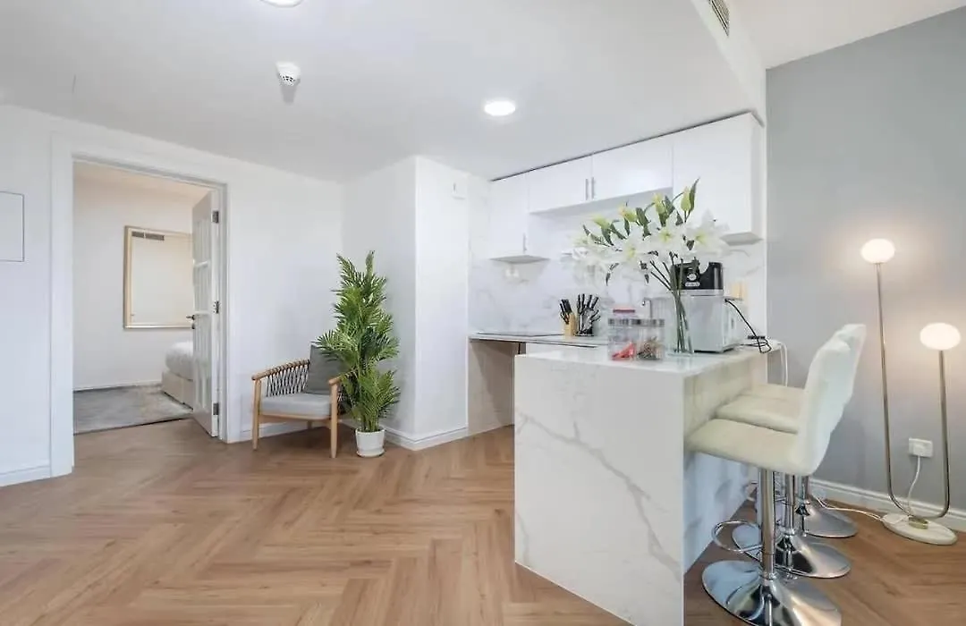 Stunning 2 Bed Great Metro Access Apartamento Dubai