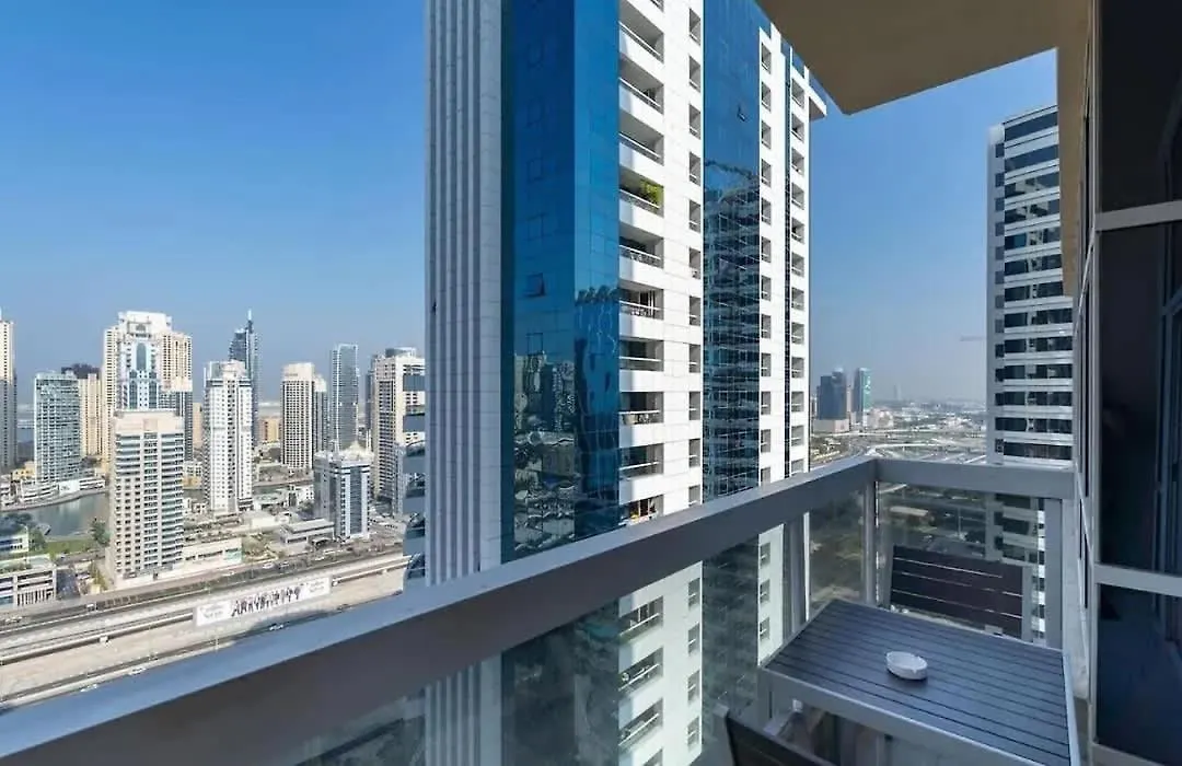 Stunning 2 Bed Great Metro Access Apartamento Dubai